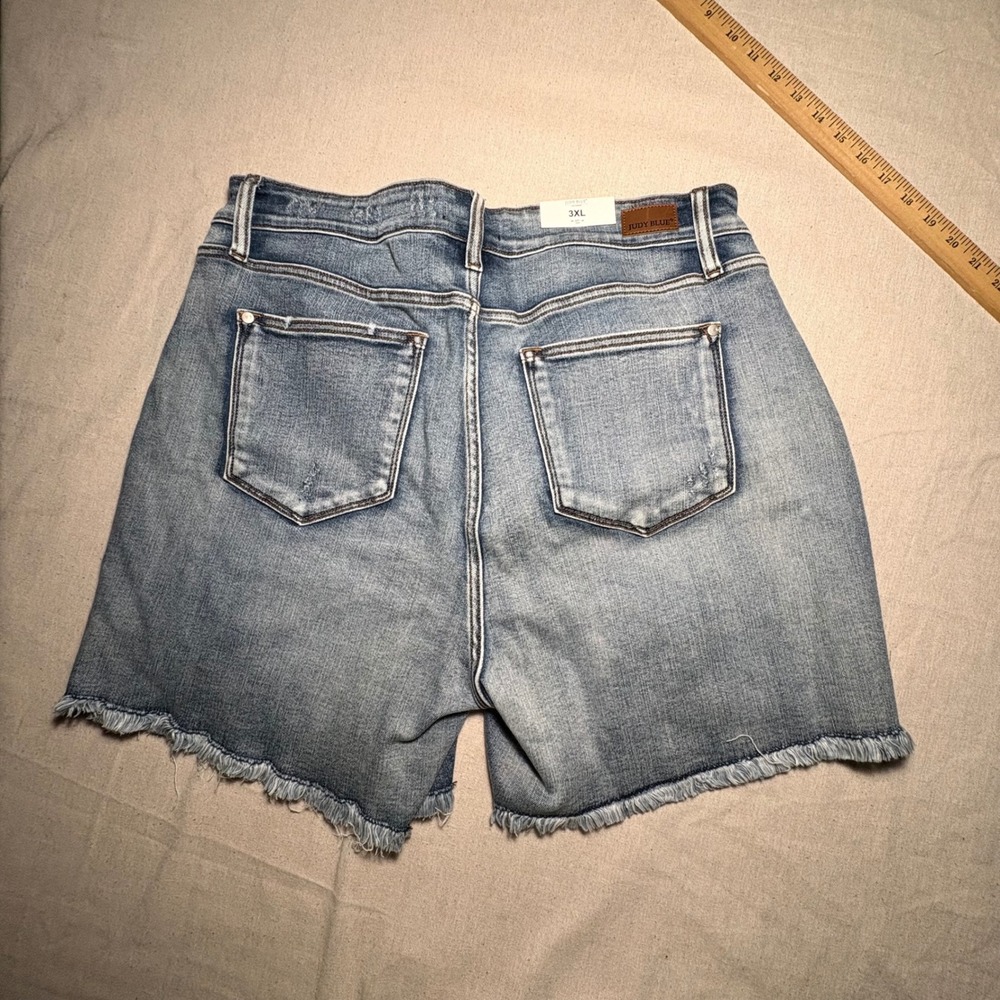 NWT Judy Blue Hallie High Rise Distressed Denim Shorts Medium Wash Plus 3XL Boho - Picture 7 of 7
